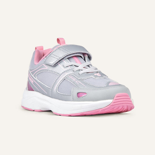 Play Junior in silver pink, angled front view showing the strap and mesh upper.