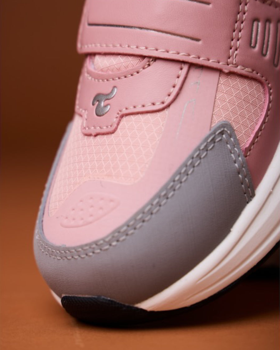 foot shaped toe box with Rubber mudguard