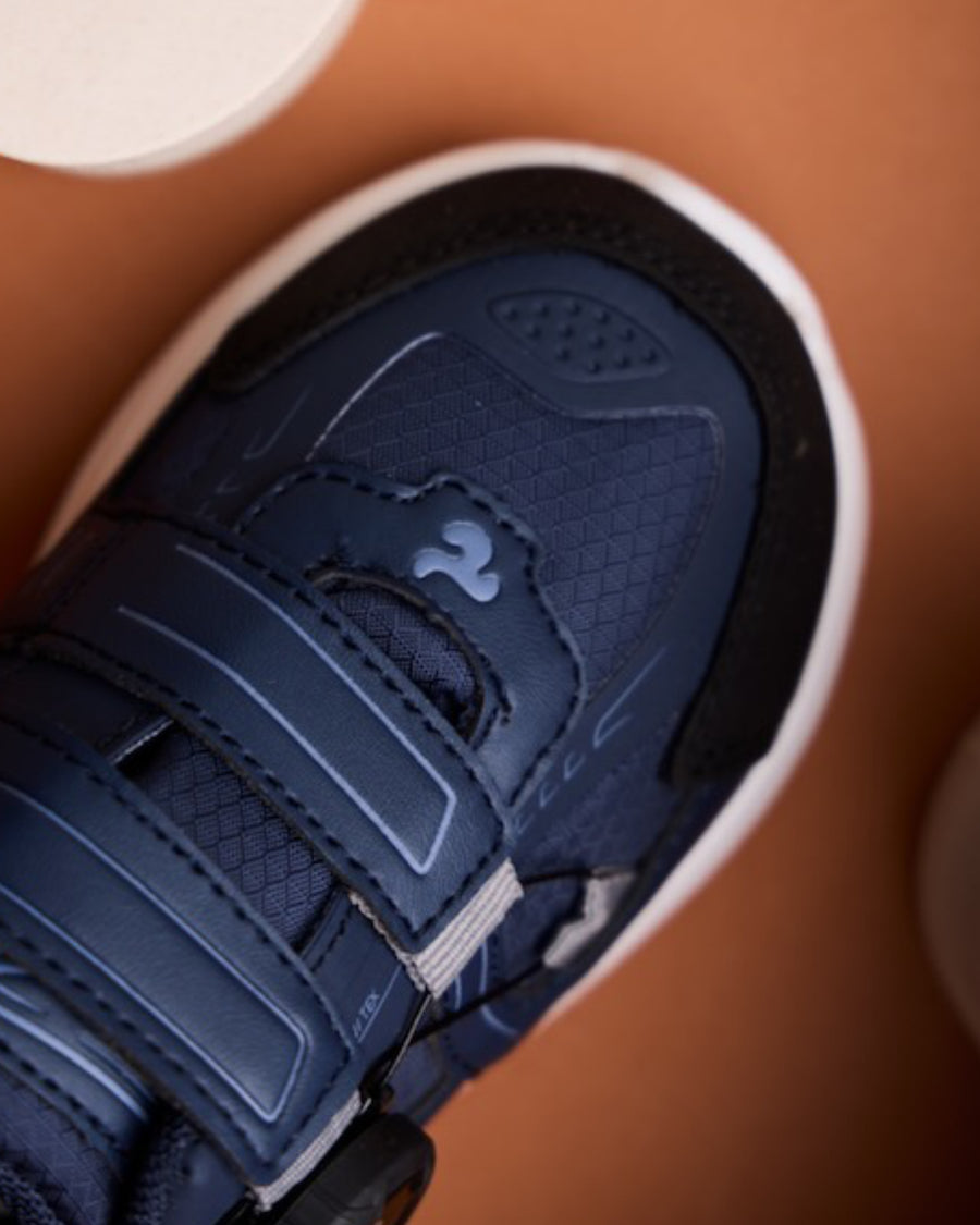 foot shaped toe box with Rubber mudguard